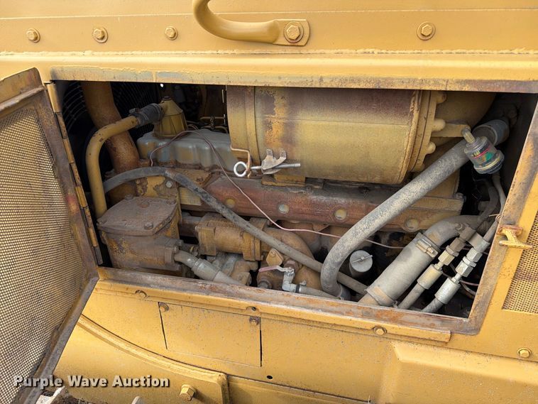 image for item EA0566 1983 Caterpillar D6D LGP dozer