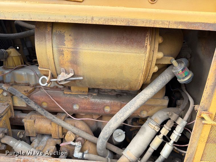 image for item EA0566 1983 Caterpillar D6D LGP dozer
