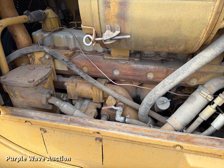 image for item EA0566 1983 Caterpillar D6D LGP dozer