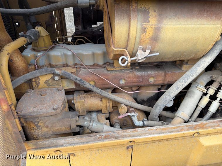 image for item EA0566 1983 Caterpillar D6D LGP dozer