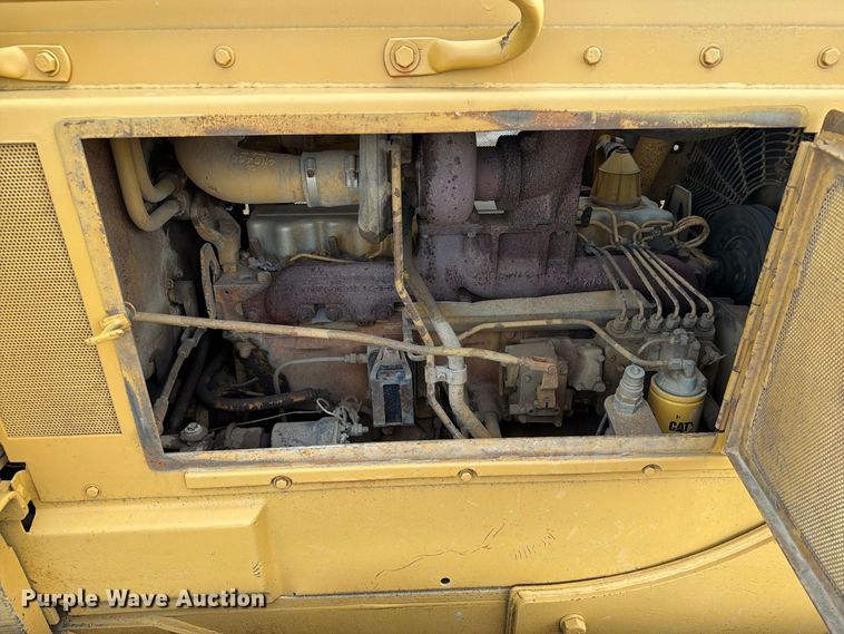image for item EA0566 1983 Caterpillar D6D LGP dozer