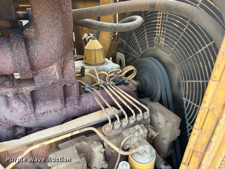 image for item EA0566 1983 Caterpillar D6D LGP dozer