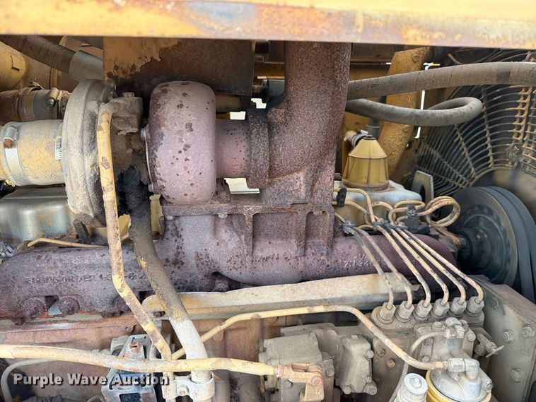 image for item EA0566 1983 Caterpillar D6D LGP dozer