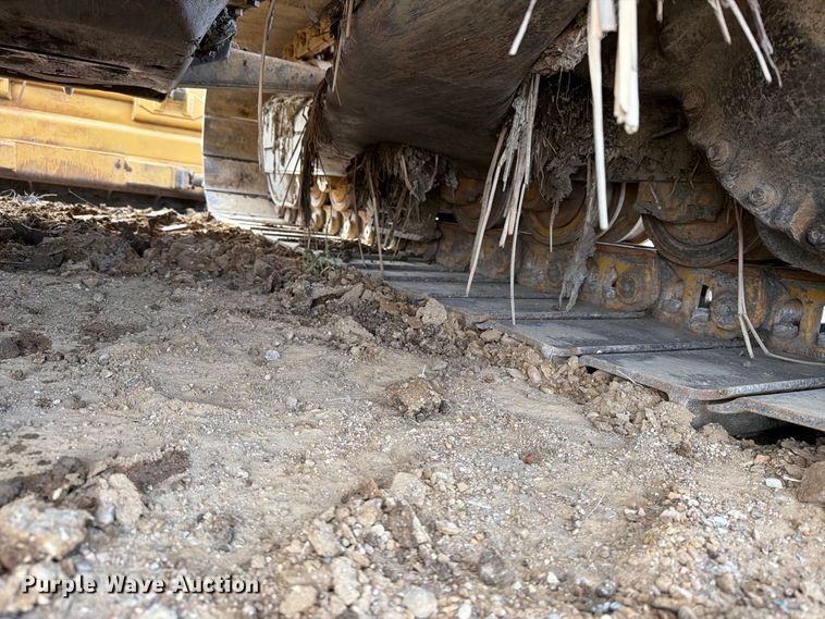 image for item EA0566 1983 Caterpillar D6D LGP dozer