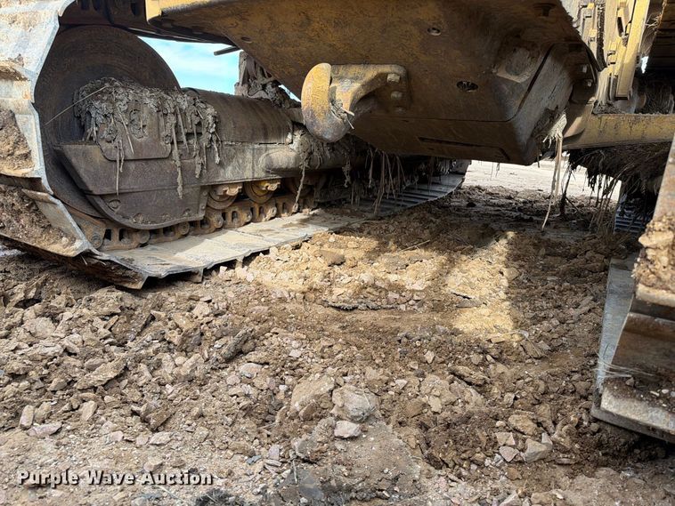 image for item EA0566 1983 Caterpillar D6D LGP dozer