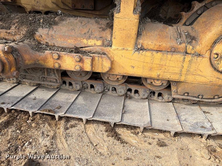 image for item EA0566 1983 Caterpillar D6D LGP dozer