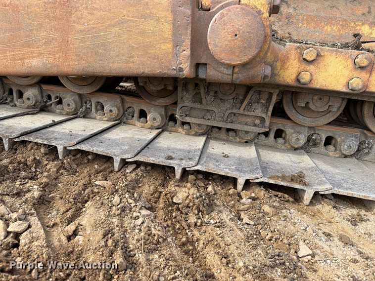 image for item EA0566 1983 Caterpillar D6D LGP dozer