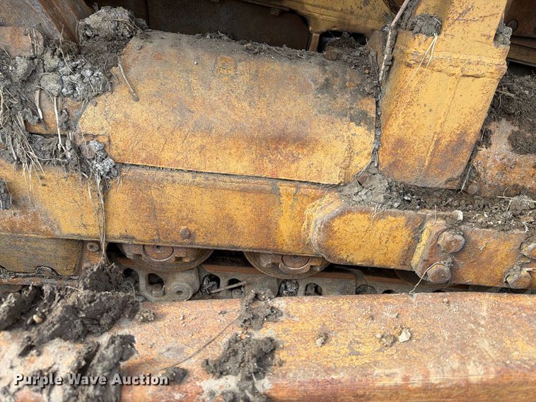image for item EA0566 1983 Caterpillar D6D LGP dozer