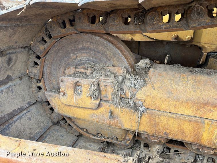 image for item EA0566 1983 Caterpillar D6D LGP dozer
