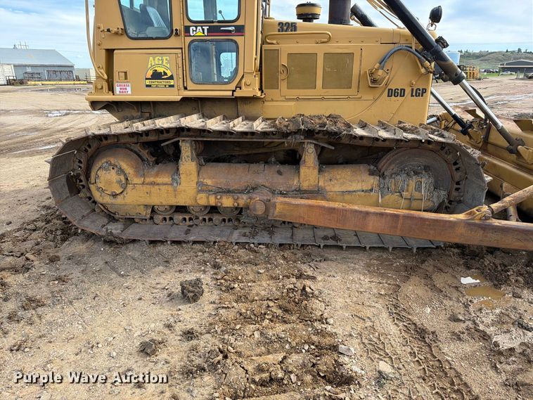 image for item EA0566 1983 Caterpillar D6D LGP dozer