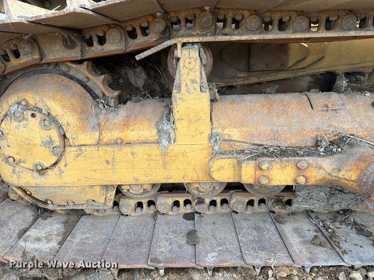 image for item EA0566 1983 Caterpillar D6D LGP dozer