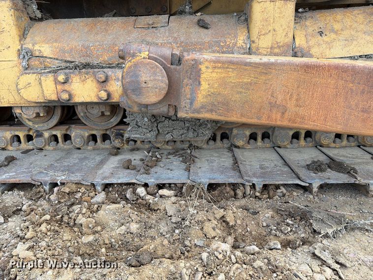 image for item EA0566 1983 Caterpillar D6D LGP dozer