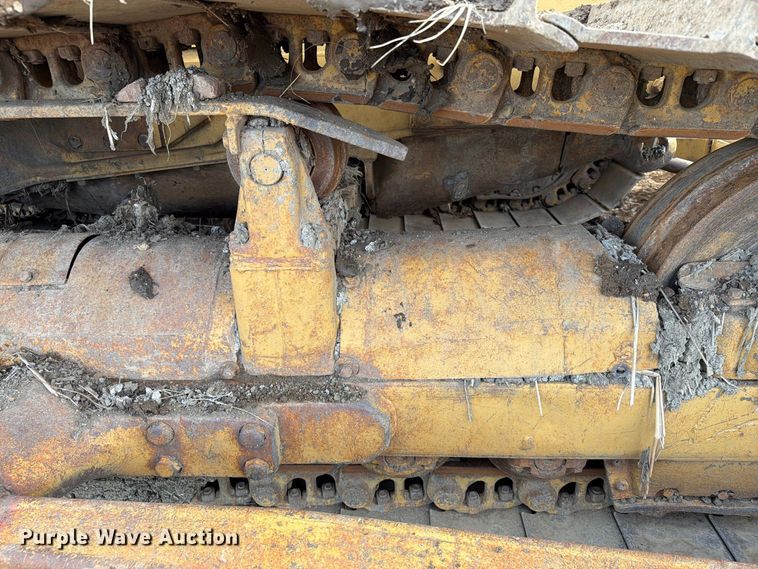 image for item EA0566 1983 Caterpillar D6D LGP dozer