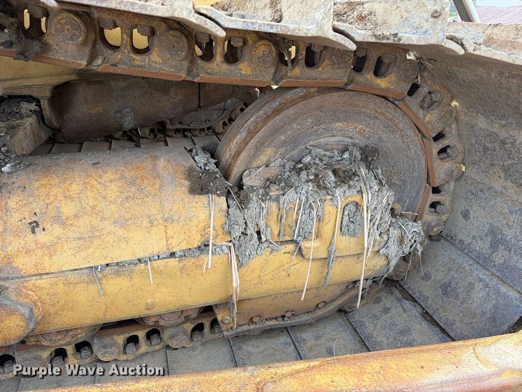 image for item EA0566 1983 Caterpillar D6D LGP dozer