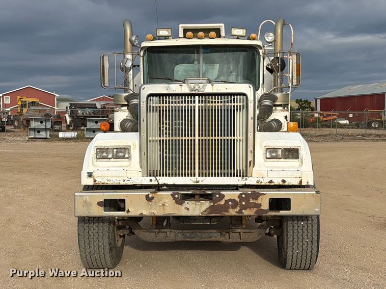image for item EA0570 1985 Western Star 4900 water truck