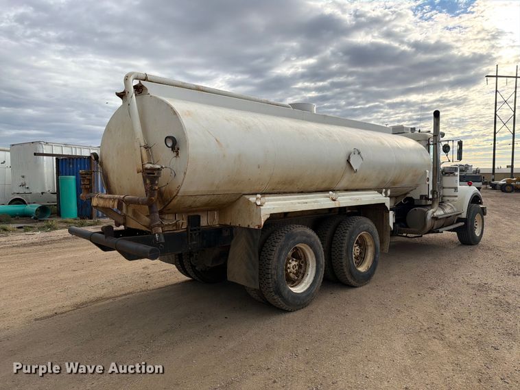 image for item EA0570 1985 Western Star 4900 water truck