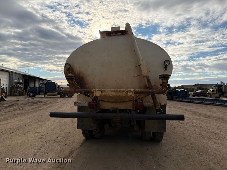 image for item EA0570 1985 Western Star 4900 water truck