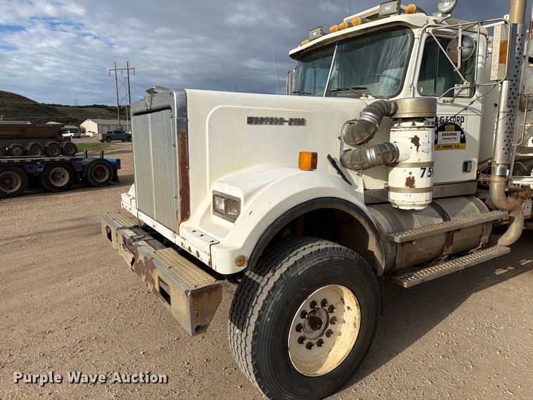 image for item EA0570 1985 Western Star 4900 water truck