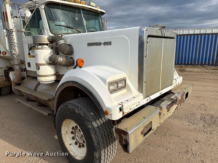 image for item EA0570 1985 Western Star 4900 water truck