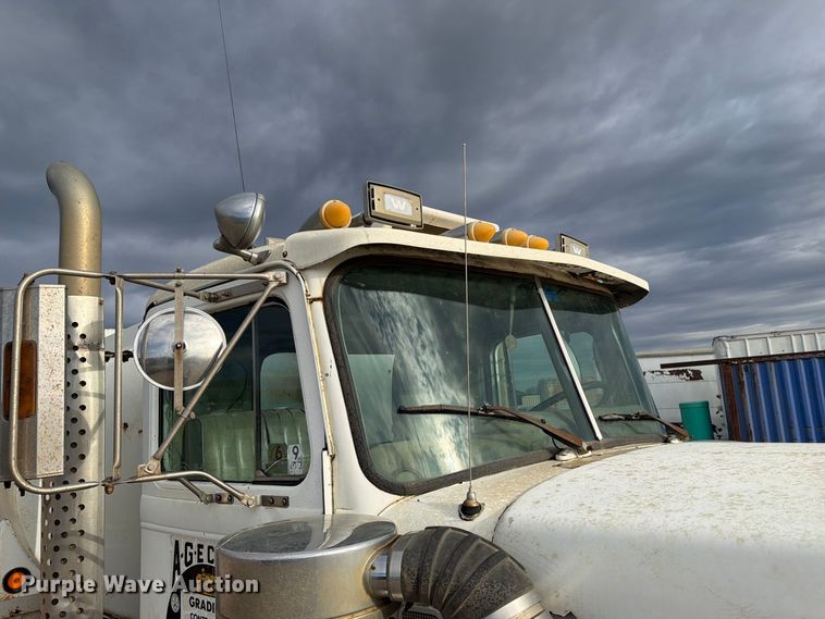 image for item EA0570 1985 Western Star 4900 water truck
