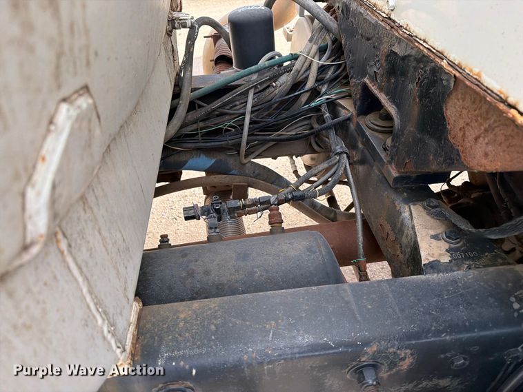 image for item EA0570 1985 Western Star 4900 water truck