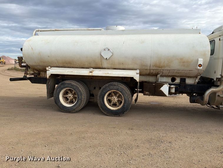 image for item EA0570 1985 Western Star 4900 water truck