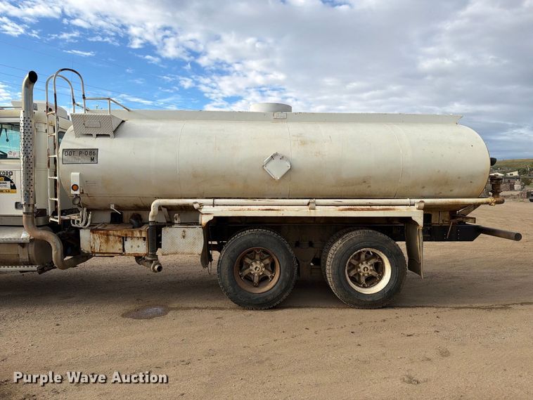 image for item EA0570 1985 Western Star 4900 water truck