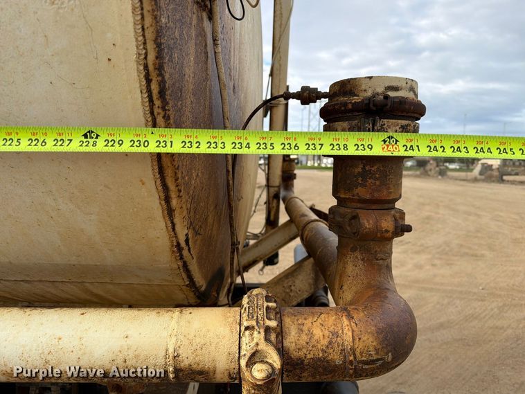 image for item EA0570 1985 Western Star 4900 water truck