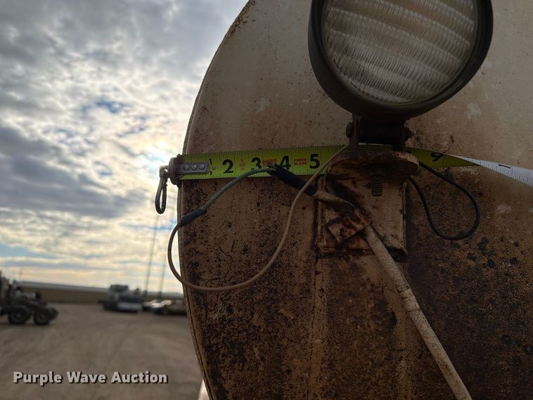 image for item EA0570 1985 Western Star 4900 water truck