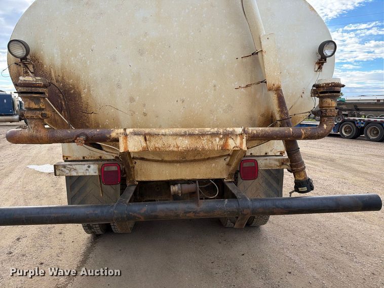 image for item EA0570 1985 Western Star 4900 water truck