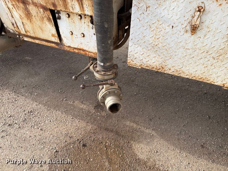 image for item EA0570 1985 Western Star 4900 water truck
