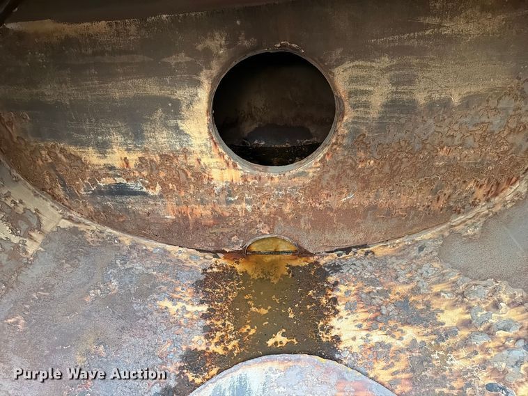 image for item EA0570 1985 Western Star 4900 water truck