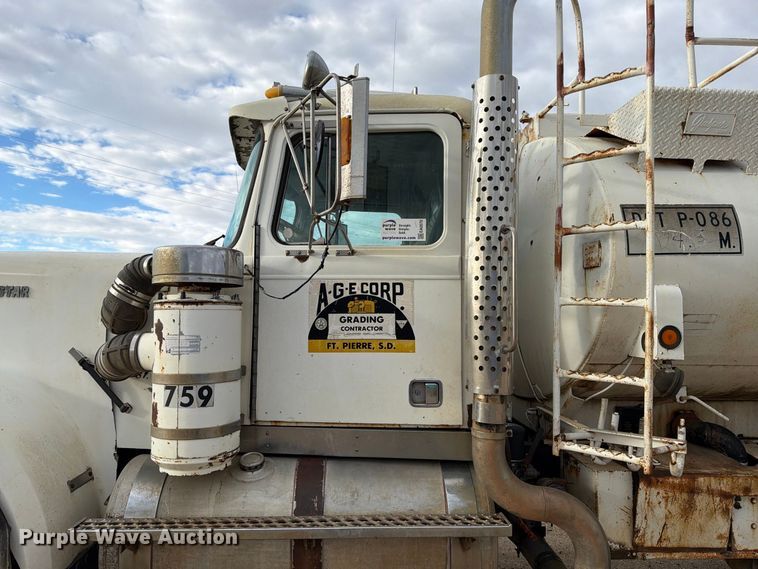 image for item EA0570 1985 Western Star 4900 water truck