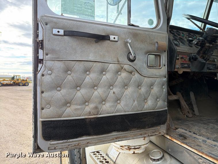 image for item EA0570 1985 Western Star 4900 water truck