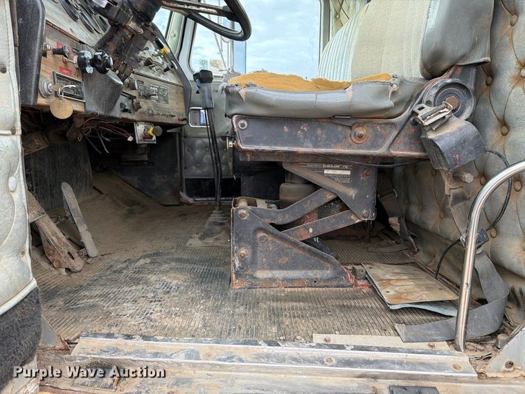 image for item EA0570 1985 Western Star 4900 water truck