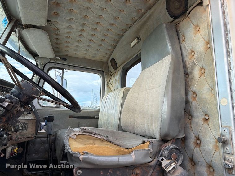 image for item EA0570 1985 Western Star 4900 water truck