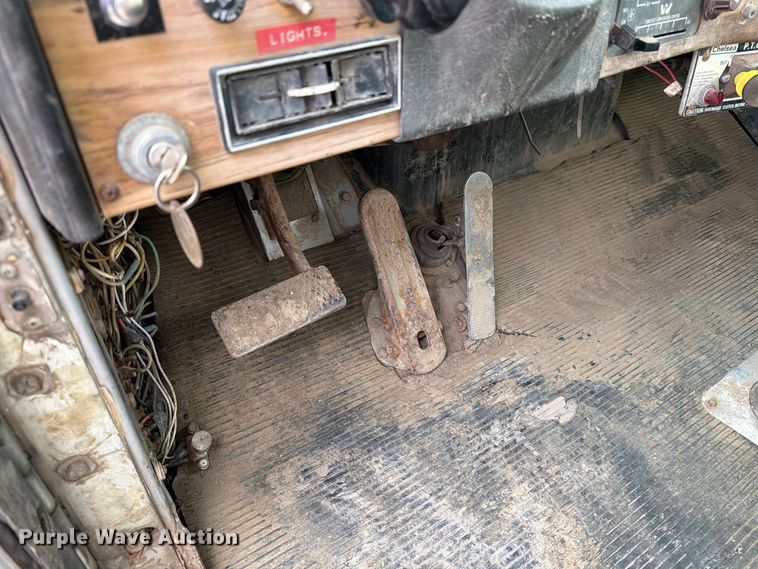 image for item EA0570 1985 Western Star 4900 water truck