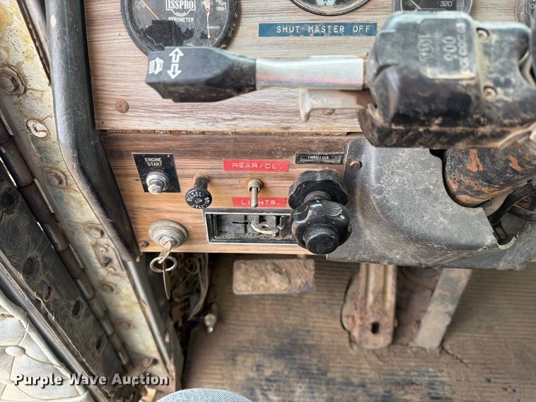 image for item EA0570 1985 Western Star 4900 water truck