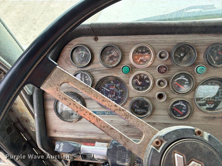 image for item EA0570 1985 Western Star 4900 water truck
