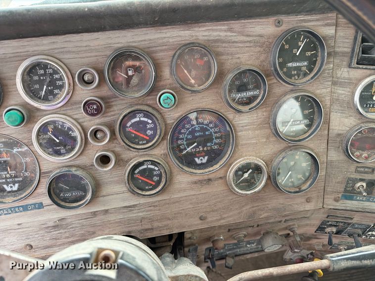 image for item EA0570 1985 Western Star 4900 water truck