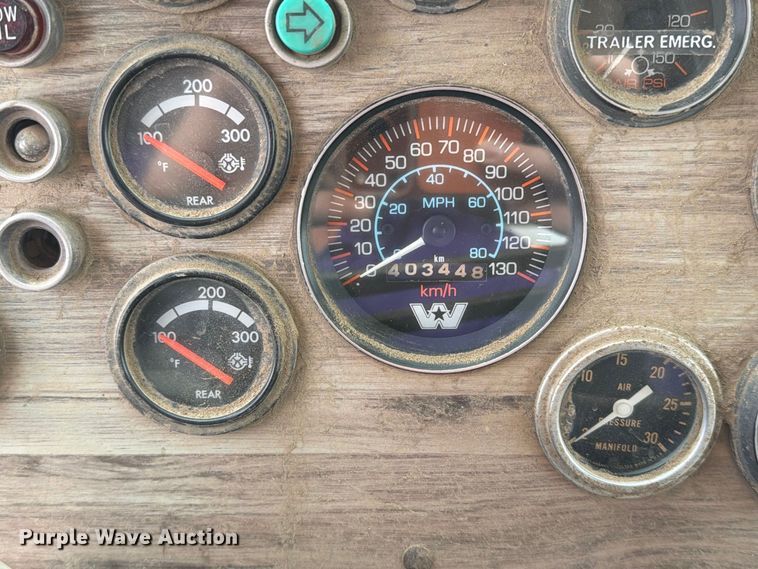 image for item EA0570 1985 Western Star 4900 water truck