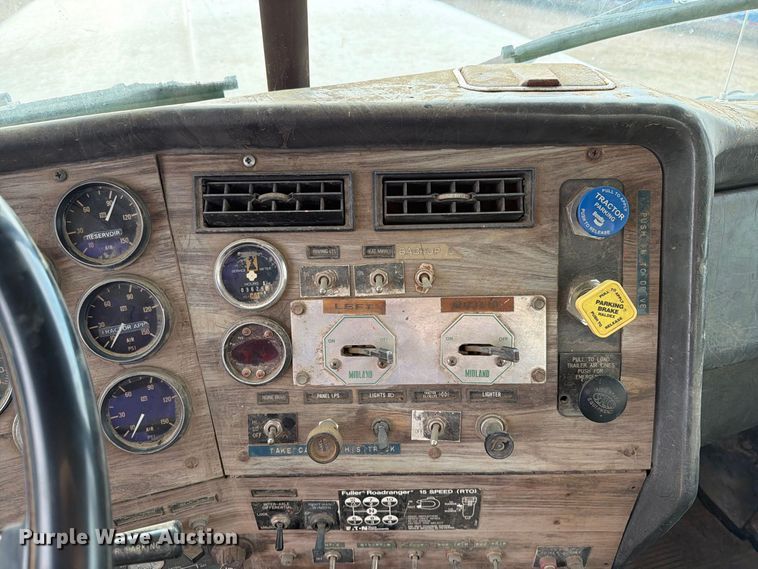 image for item EA0570 1985 Western Star 4900 water truck