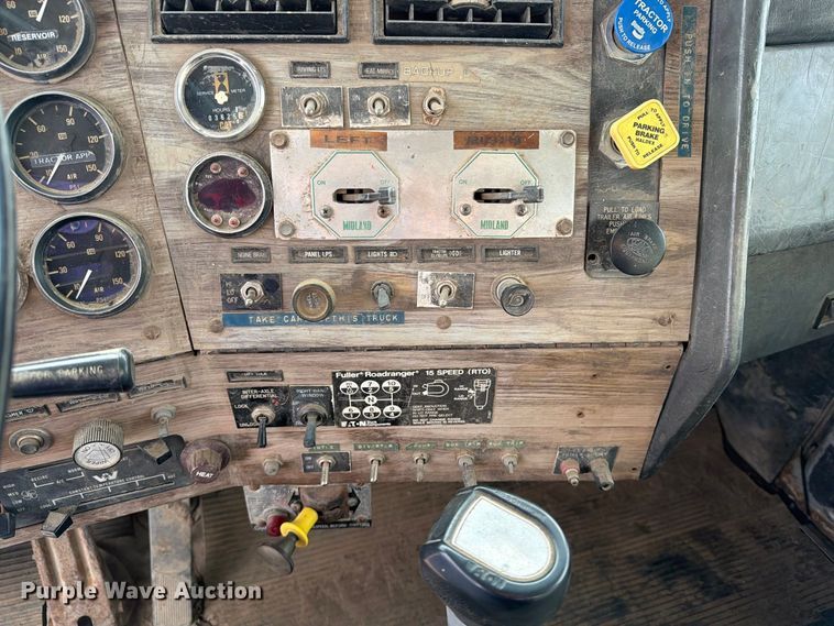 image for item EA0570 1985 Western Star 4900 water truck