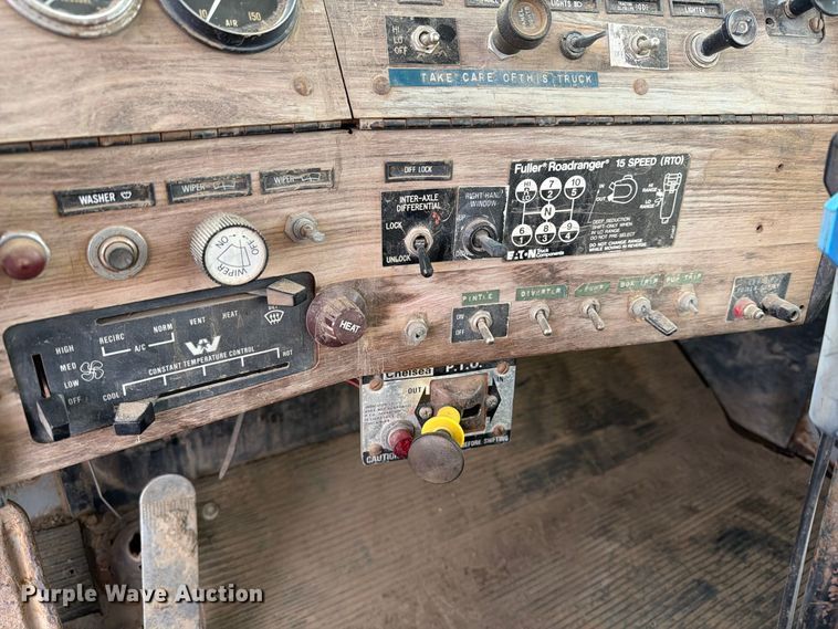 image for item EA0570 1985 Western Star 4900 water truck