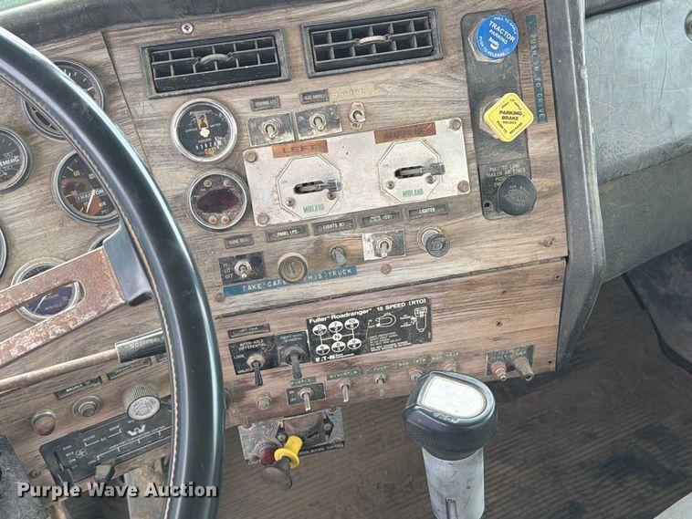 image for item EA0570 1985 Western Star 4900 water truck