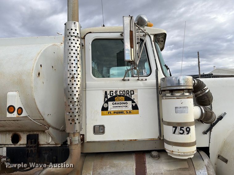 image for item EA0570 1985 Western Star 4900 water truck