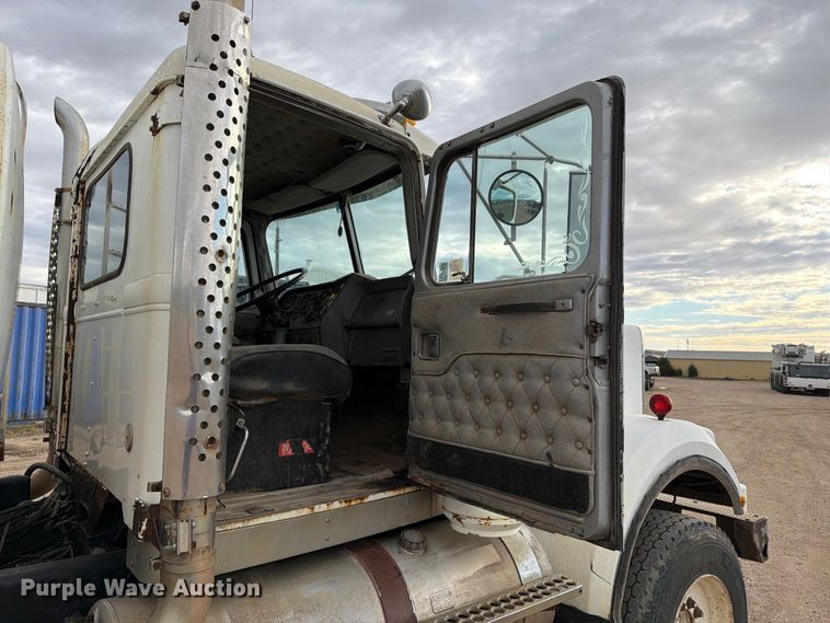 image for item EA0570 1985 Western Star 4900 water truck