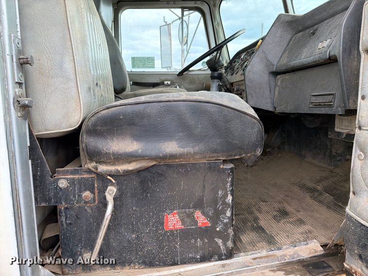image for item EA0570 1985 Western Star 4900 water truck