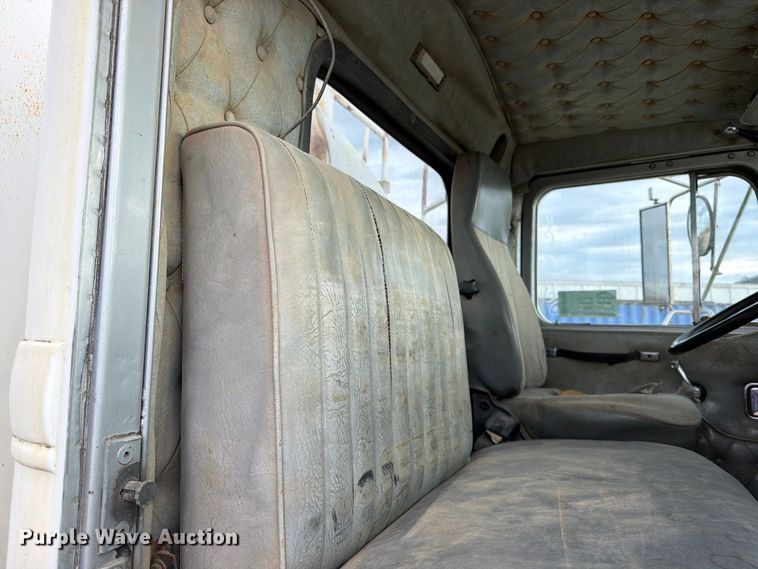 image for item EA0570 1985 Western Star 4900 water truck