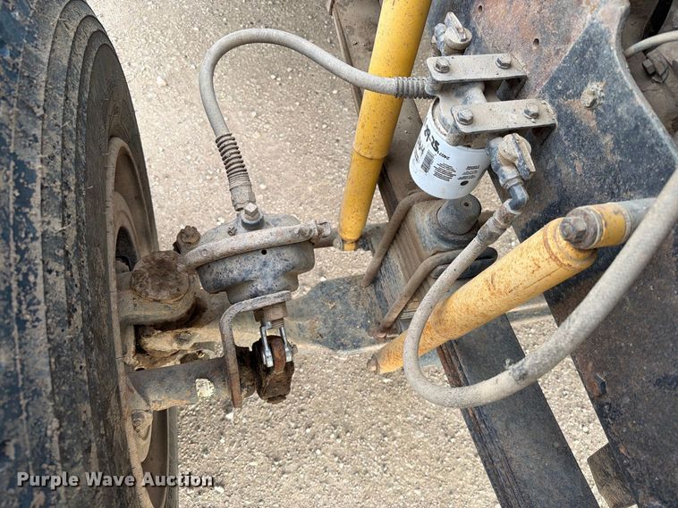 image for item EA0570 1985 Western Star 4900 water truck